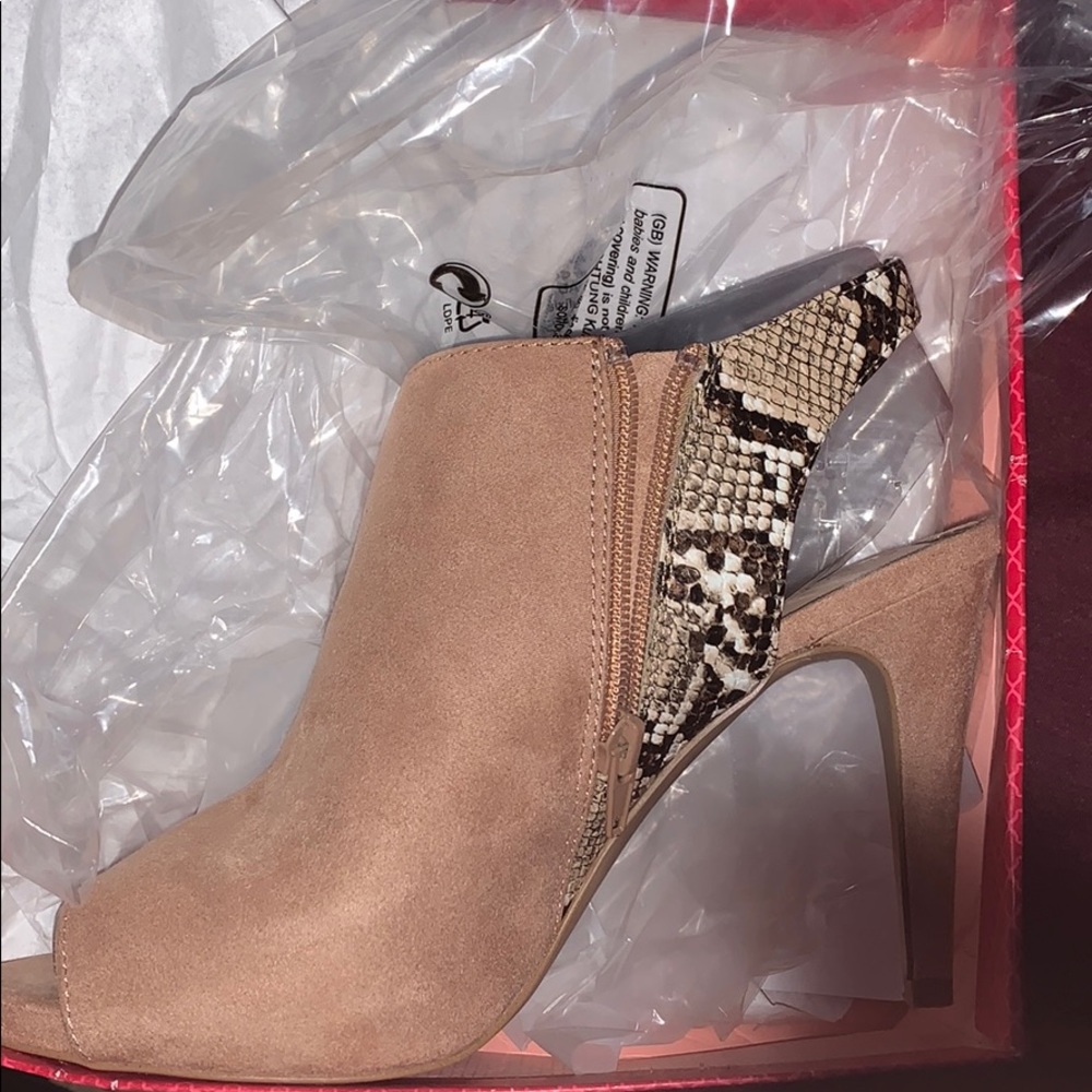 Heels - Picture 2 of 3